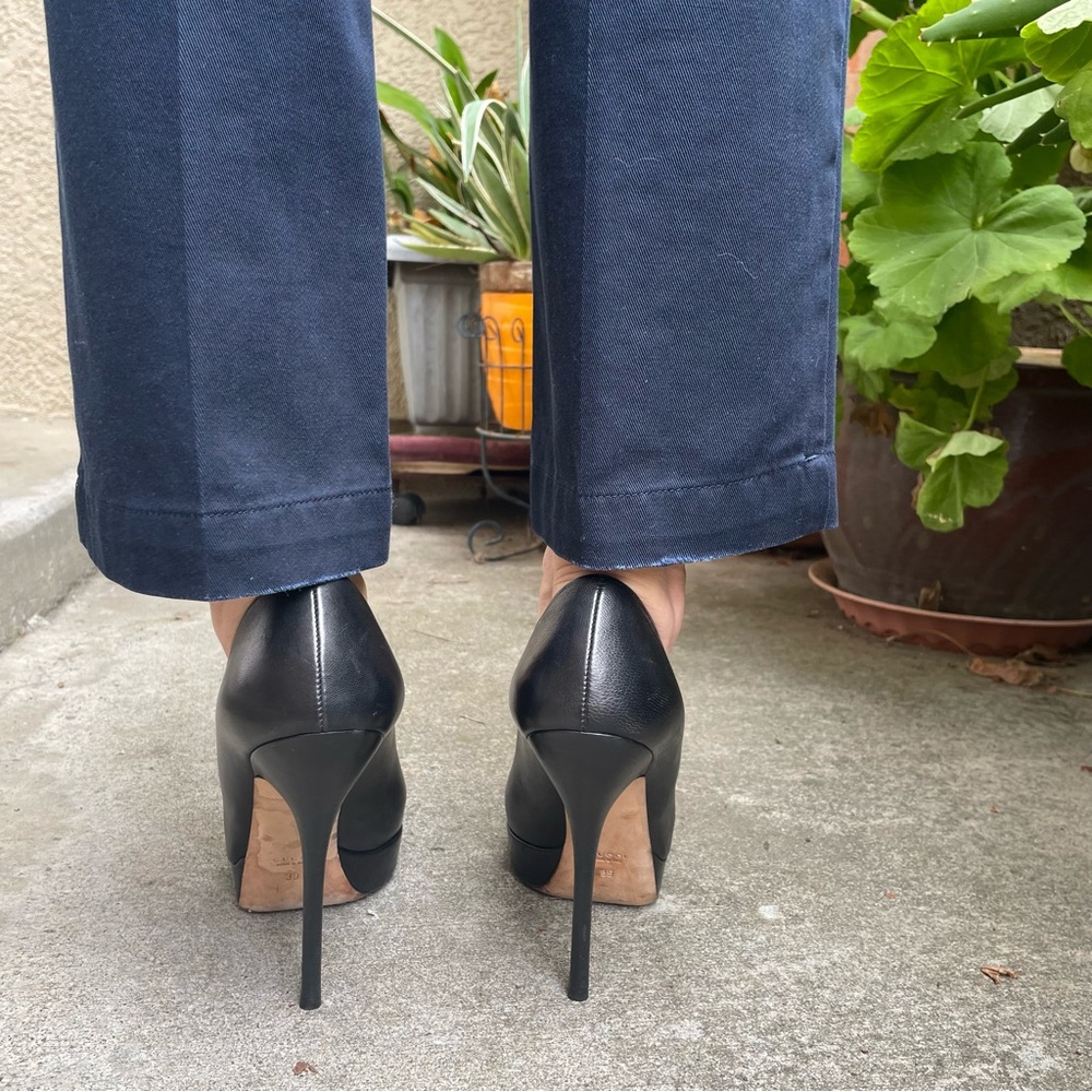 Vintage black Gucci all leather heels with dust bag and extra heel tops - Picture 12 of 16